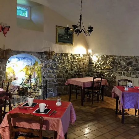 Отель Le Manoir Du Raveyron Валлон-Пон-д'Арк