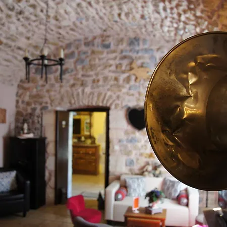 Le Manoir Du Raveyron فندق