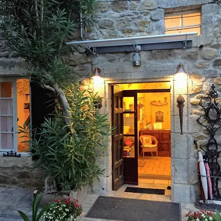 Ξενοδοχείο Le Manoir Du Raveyron 3*